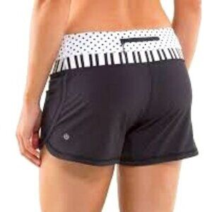 Lululemon Groovy Run Short 4-Way Stretch -Wmns Size 10, Black & White Dot Stripe